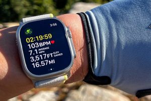 Contoh Smartwatch dengan GPS Unggulan